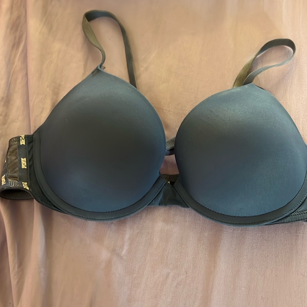 Basically New!  Excellent condition! Victoria Secret Pink push up bra!